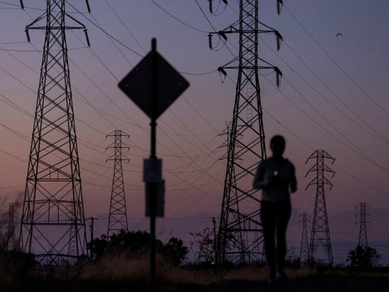 Crise de falta de energia na Califórnia chama atenção para quedas de energia e empresas de energia solar
