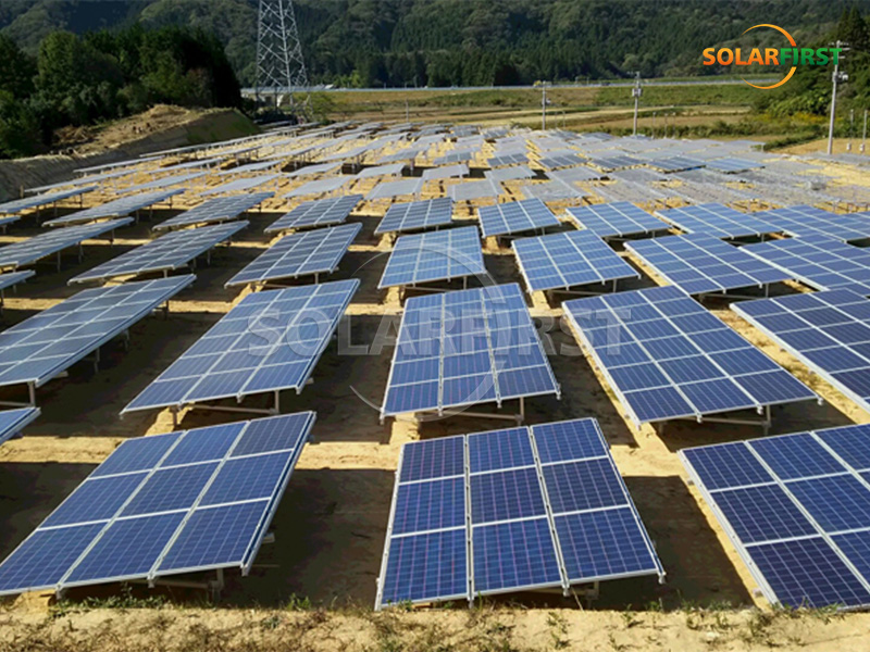 Usina de energia solar terrestre de 798 kWp no Japão