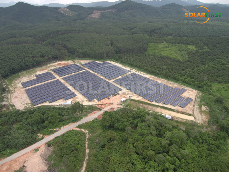 Usina de energia solar fotovoltaica terrestre de 15,9 MWp na Malásia
