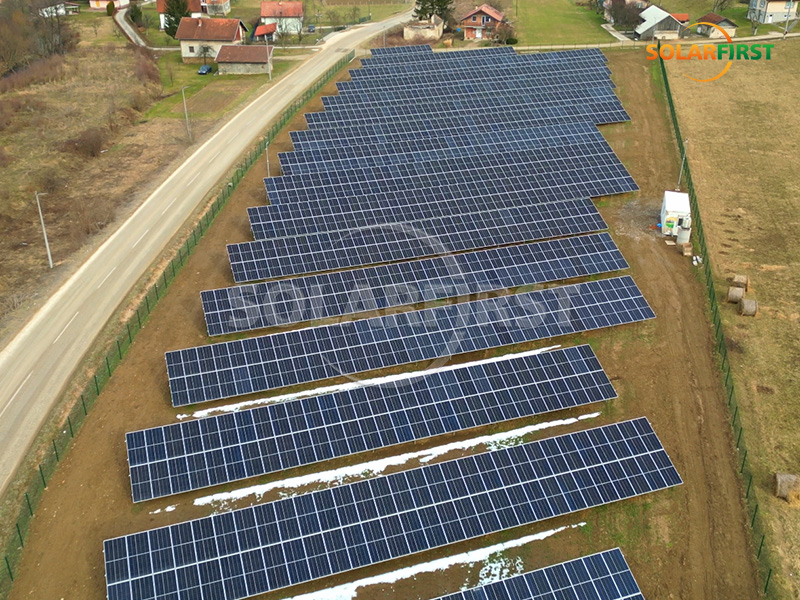 Usina solar fotovoltaica terrestre de 711 kWp na Bósnia e Herzegovina