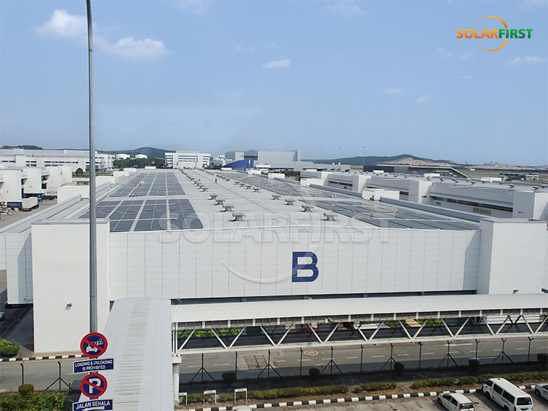 Usina de energia solar com telhado metálico de 5,8 MWp na Malásia