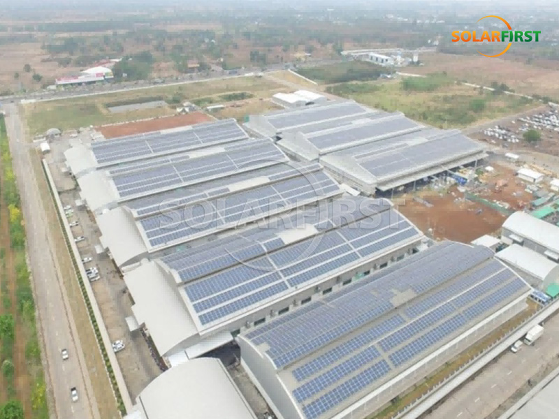 Usina de energia solar com telhado metálico de 8,8 MWp na Tailândia