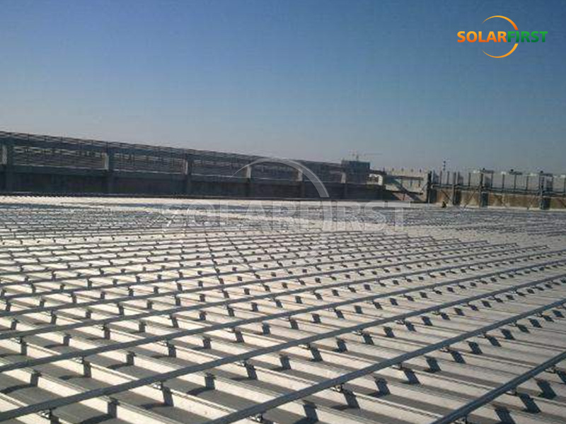 Usina de energia solar com telhado metálico de 9,6 MWp na China