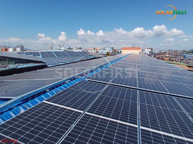 Usina de energia solar com telhado metálico de 4 MWp no Vietnã