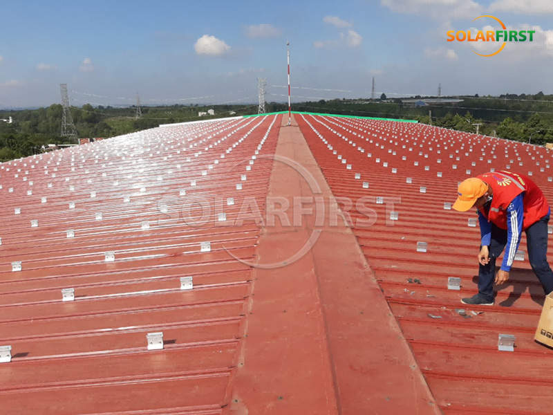 Usina de energia solar com telhado metálico de 6 MWp no Vietnã