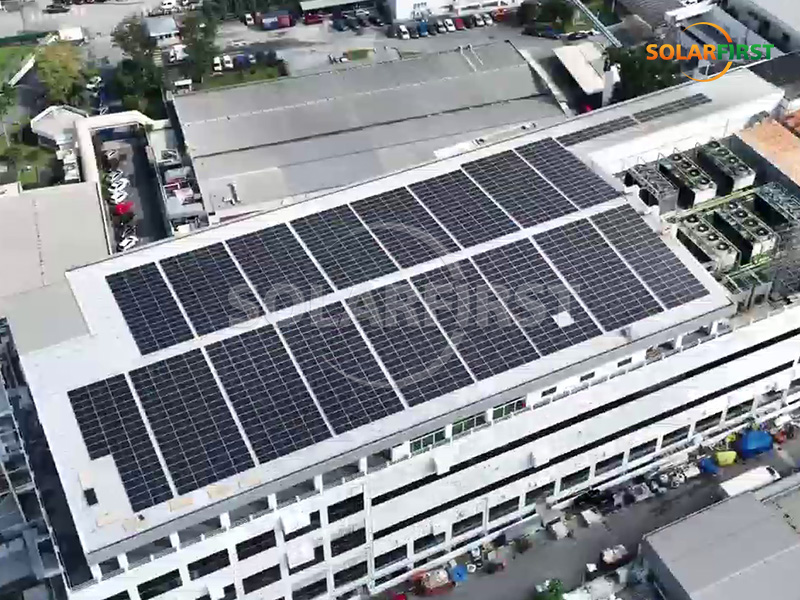 Usina de energia solar com telhado metálico de 1,5 MWp na Malásia