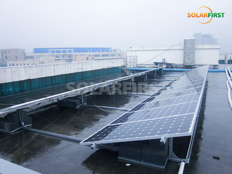 Usina de energia solar com telhado de concreto de 500 kWp na China