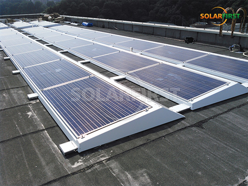 Usina de energia solar com telhado de concreto de 80 kWp no Japão