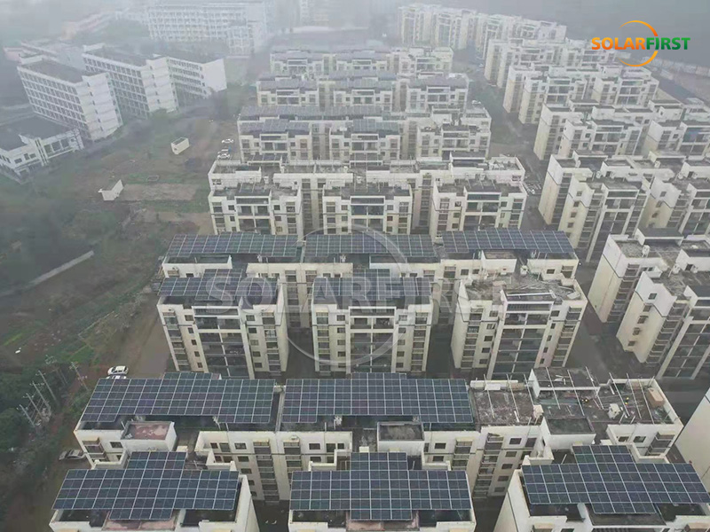 Usina de energia solar com telhado de concreto de 300 MWp na China