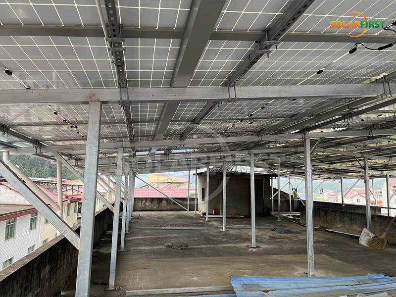Usina de energia solar com telhado de concreto de 10 MWp na China