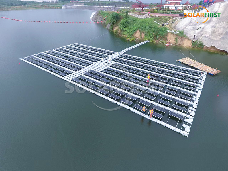Usina fotovoltaica flutuante de 68 MWp na Indonésia