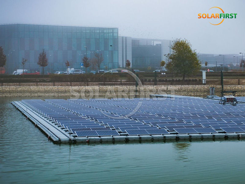 Usina fotovoltaica flutuante de 200 kWp na Hungria