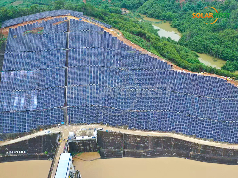 Usina de energia solar com estrutura flexível de 3 MWp na China