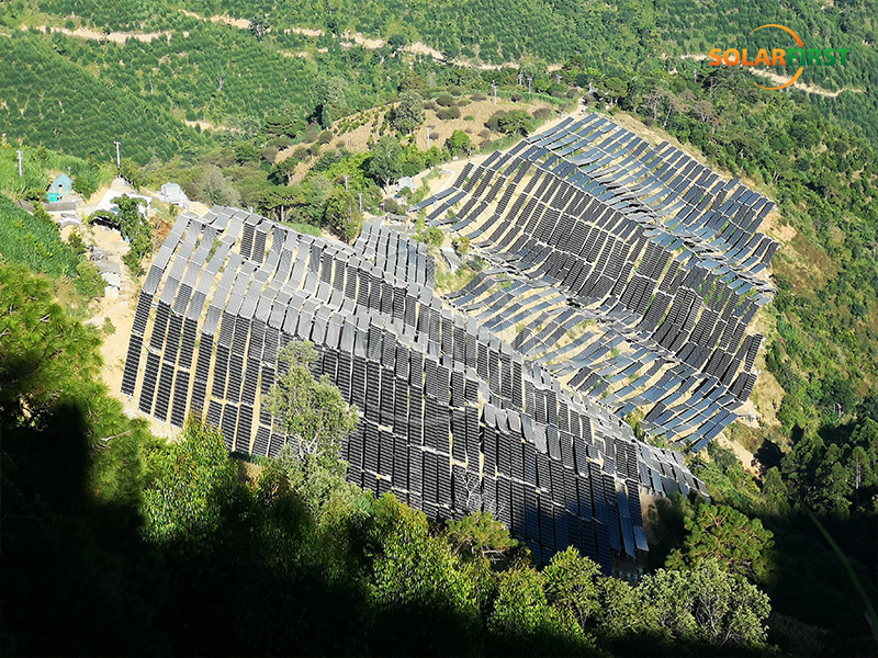 Usina de energia solar com estrutura flexível de 36 MWp na China