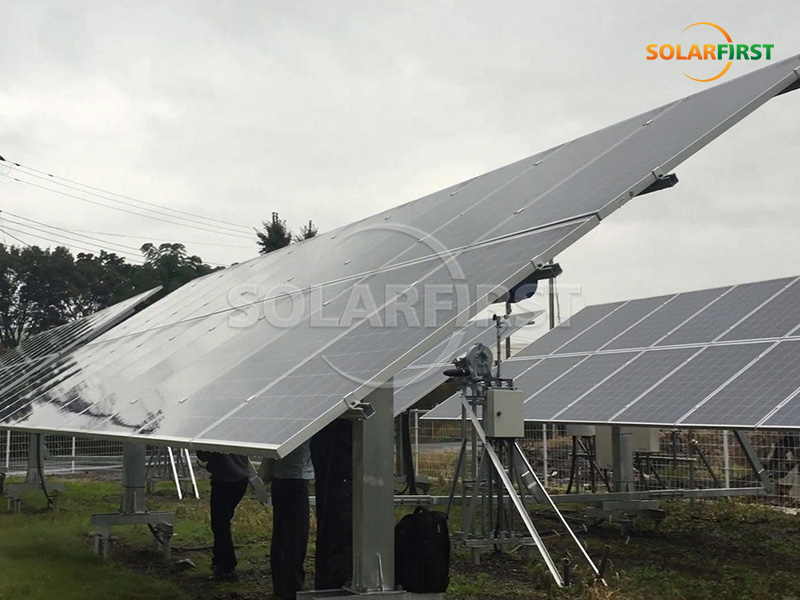 Solução de rastreamento plano de eixo único de 300 kWp no Japão