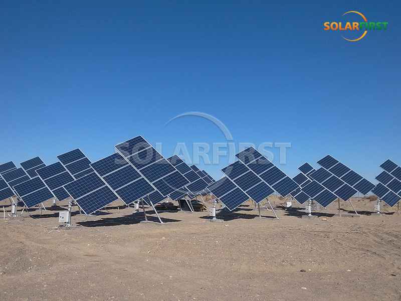 Solução de rastreamento de eixo único inclinado de 180 kWp na China