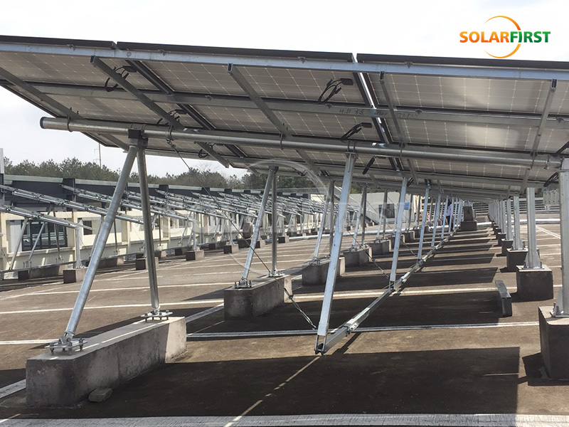 Solução de rastreamento de eixo único inclinado de 120 kWp na China