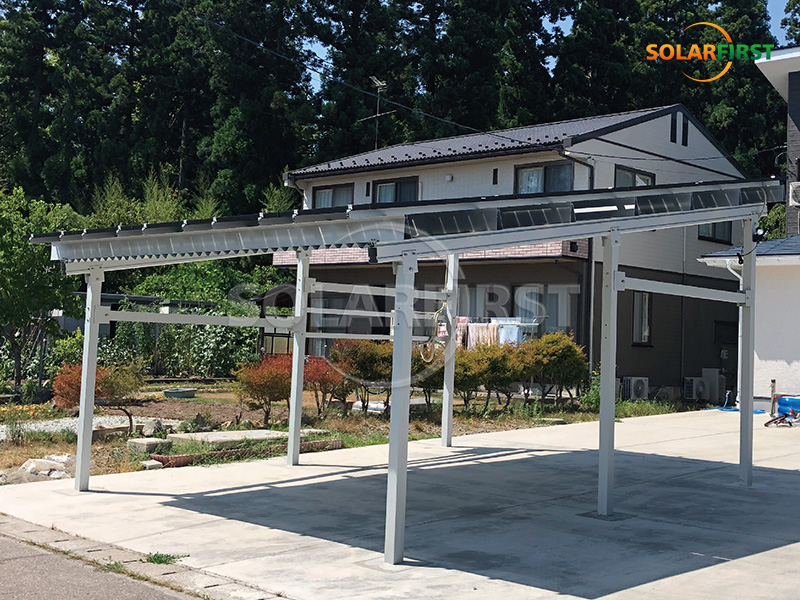 Solução de estacionamento fotovoltaico integrado ao edifício (BIPV) com energia solar de 640 kWp no Japão.