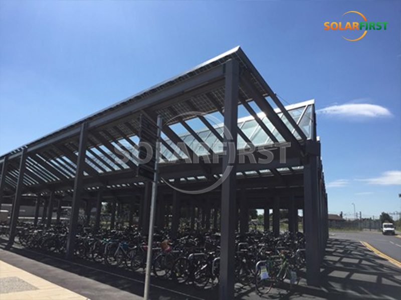 Solução de estacionamento fotovoltaico integrado ao edifício (BIPV) com 325 m² no Reino Unido