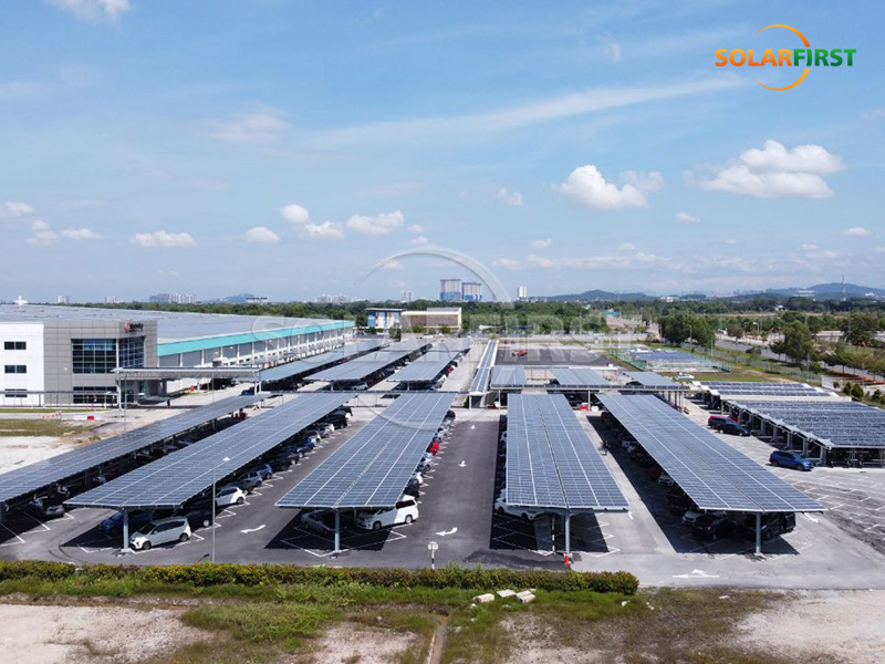 Solução de estacionamento fotovoltaico integrado ao edifício (BIPV) com energia solar de 1,6 MWp na Malásia.