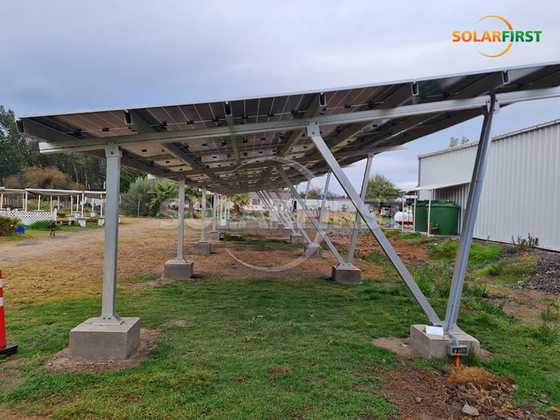 Solução de estacionamento fotovoltaico integrado ao edifício (BIPV) com energia solar de 180 kWp no Chile
