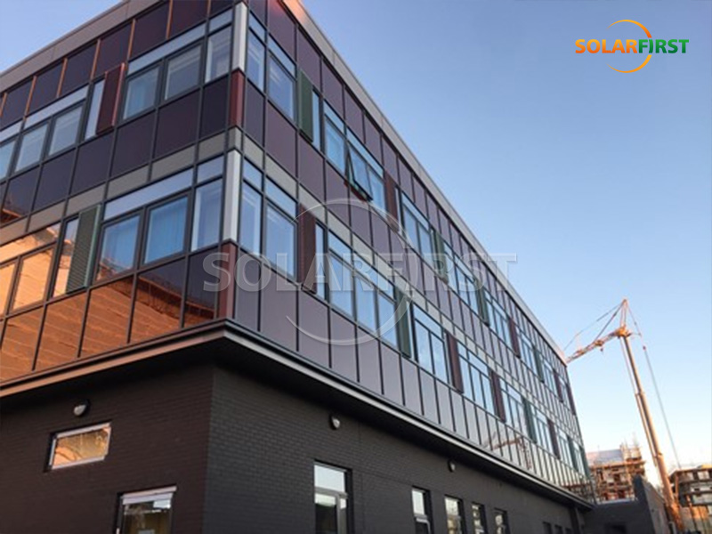 Solução de fachada cortina BIPV de 260 kWp no Reino Unido