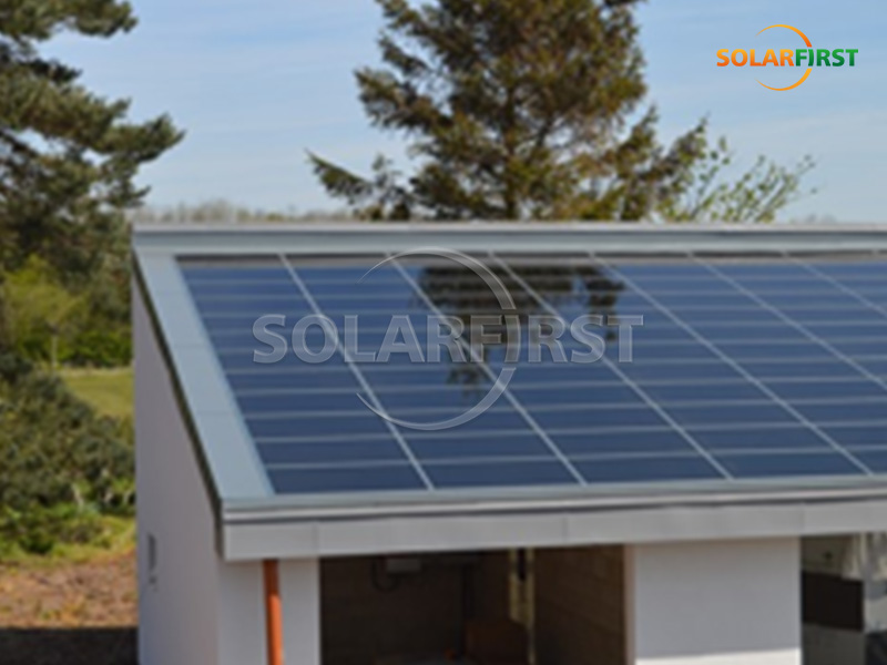 Solução de telhado BIPV de 100 m² com energia solar no Reino Unido