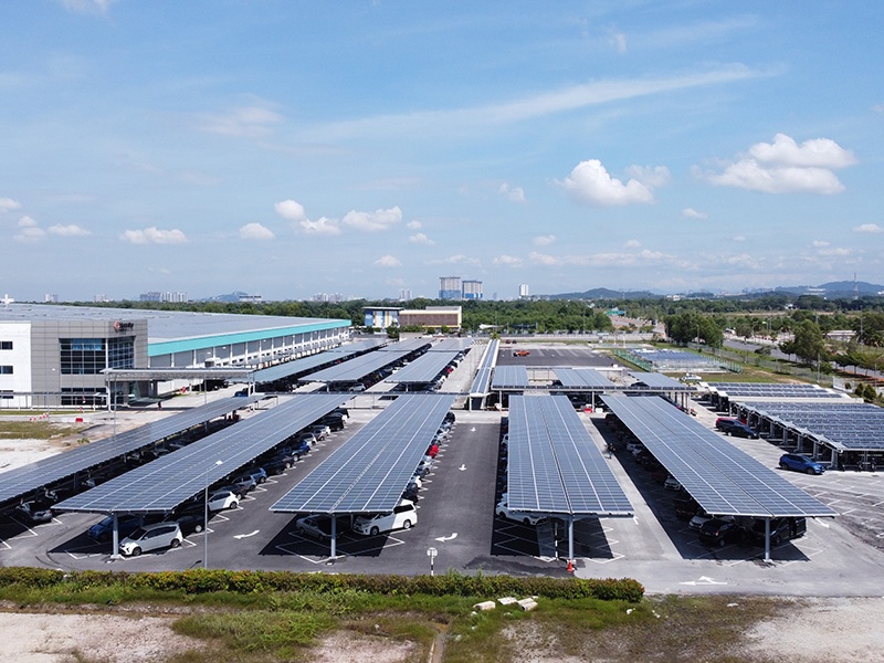 Garagem em balanço à prova d'água em aço carbono: drenagem inteligente e design que economiza espaço.