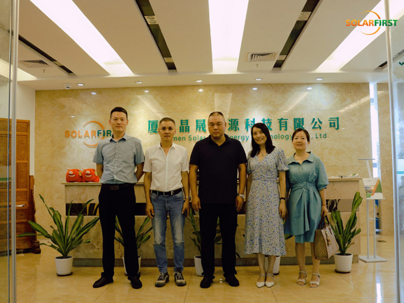 Colaboração estratégica em inovação BIPV: Xinyi Glass visita o Solar First Group