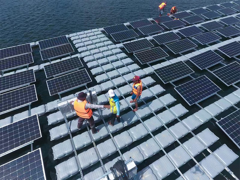 A Solar First Group conclui seu primeiro projeto de energia solar de suporte flutuante na Indonésia.