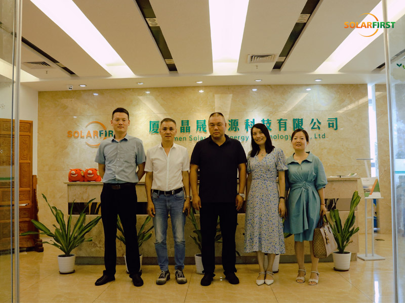 Cooperação ganha-ganha em inovação - Xinyi Glass Visit Solar First Group
