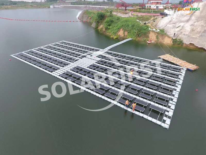 
     Conclusão do primeiro projeto de montagem flutuante do Solar First Group na Indonésia
    