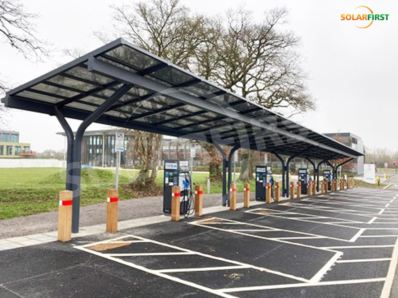projeto de garagem solar em South Gegestershire , Reino Unido
