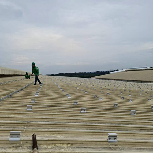Projeto de montagem de telhado de metal de 7,5 MW no Vietnã 2020