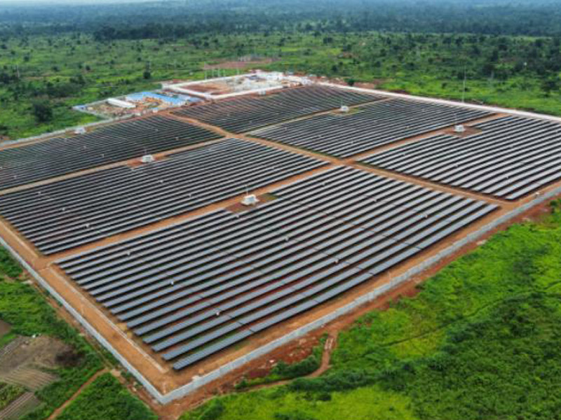 Usina de energia solar apoiada pela China alivia escassez de energia na África Central

